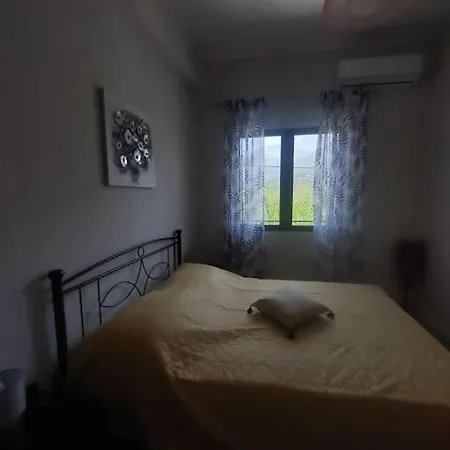λευκιασ. *